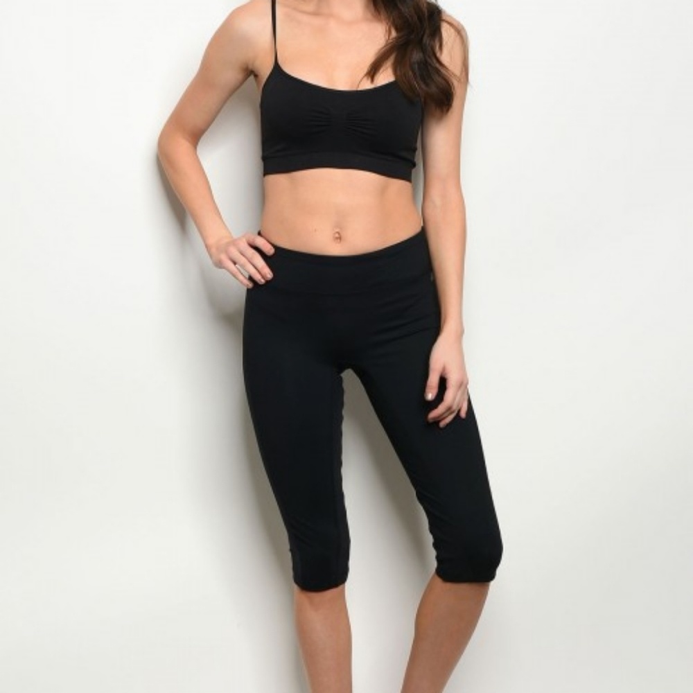 Black knee high athletic leggins